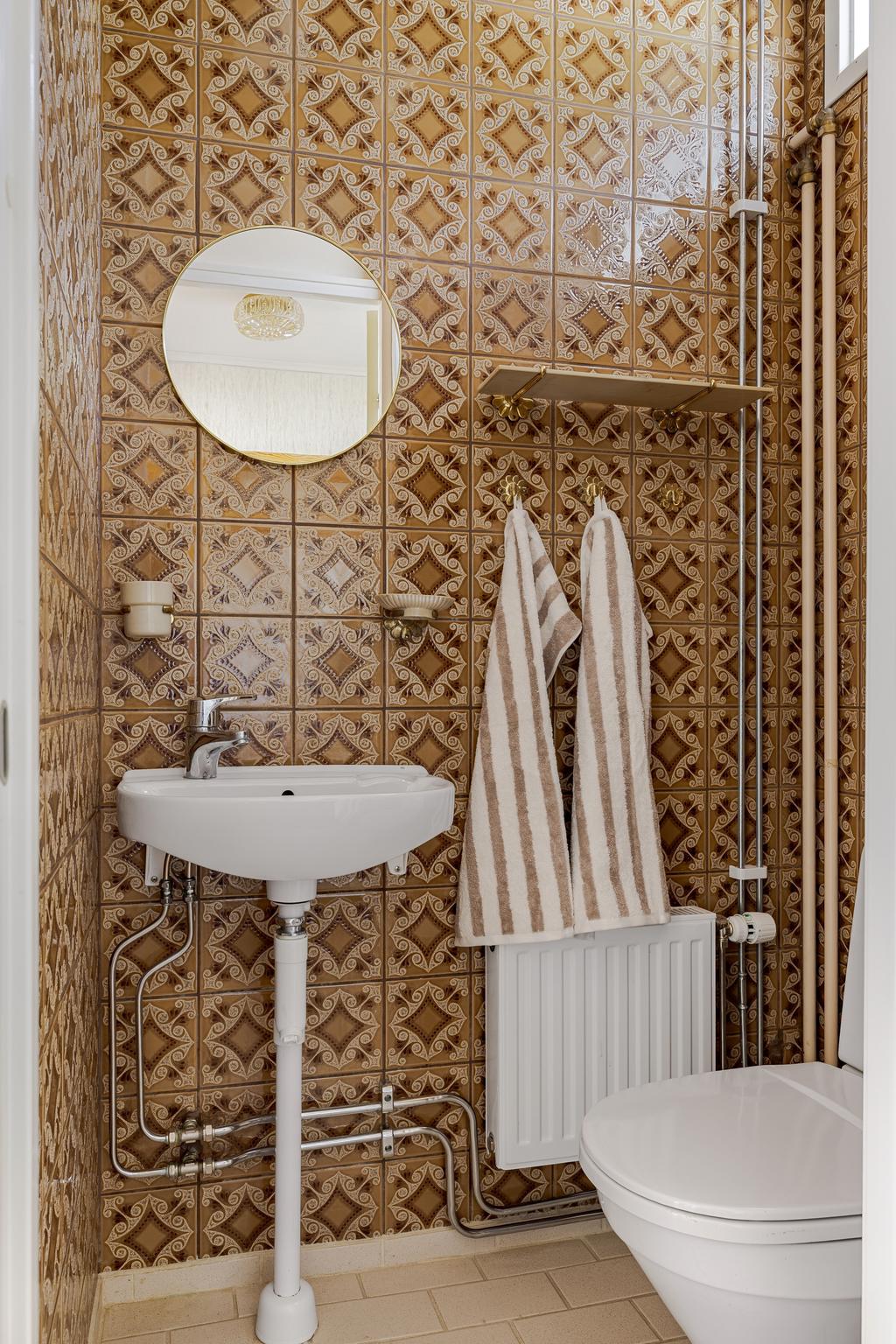 WC precis innanför entrén