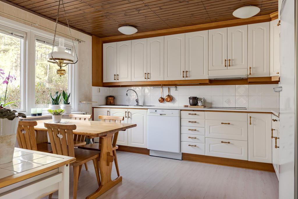 Mysiga köket med matplats