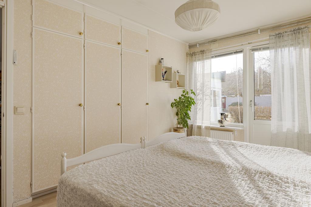 Sovrum två (stora sovrum)