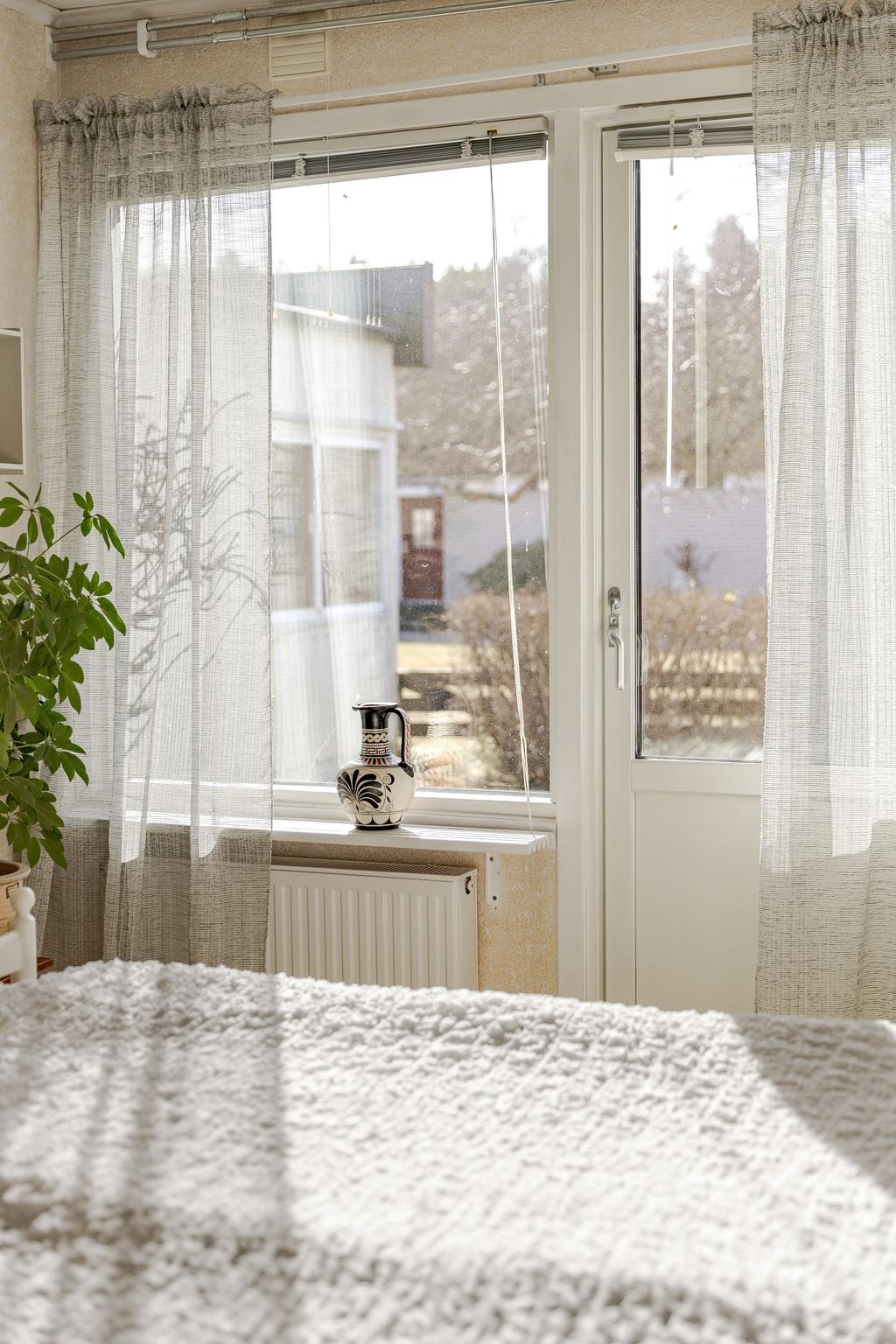 Skönt att kunna kliva rakt ut till uteplatsen från sovrummet