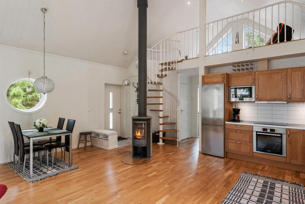 Storstuga, vy mot loft 