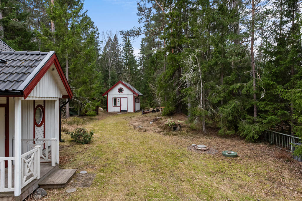 Tomtvy mot komplementhuset 