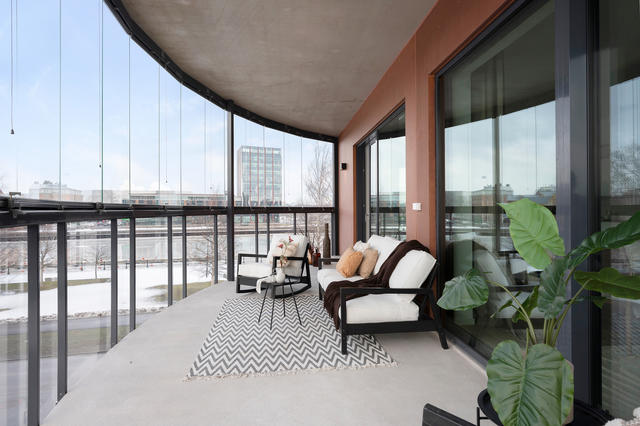 Stor inglasad balkong