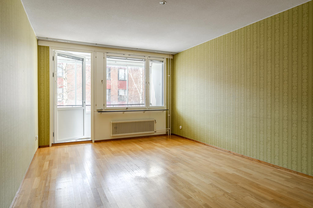 Vardagsrummet har utgång till balkongen