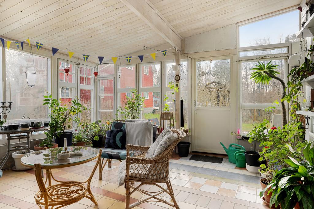 Orangeri med utgång till trädgården