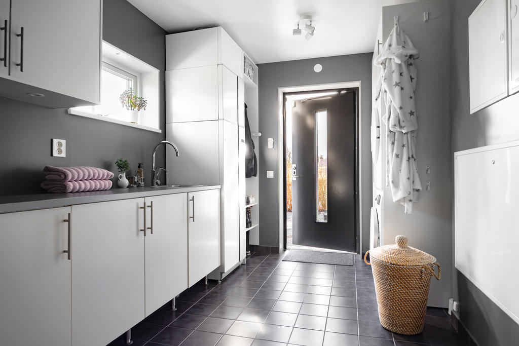 Kombinerad groventré/tvättstuga.