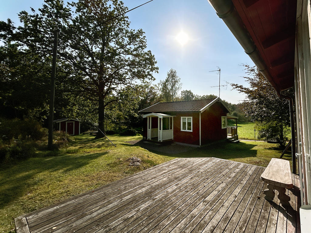 Säljarens bild från gäststugans altan! 