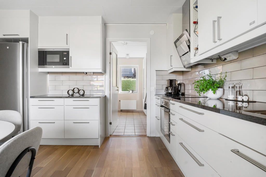 Kök mot tvättstuga