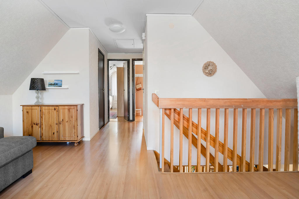 Allrum mot klädkammare och sovrum