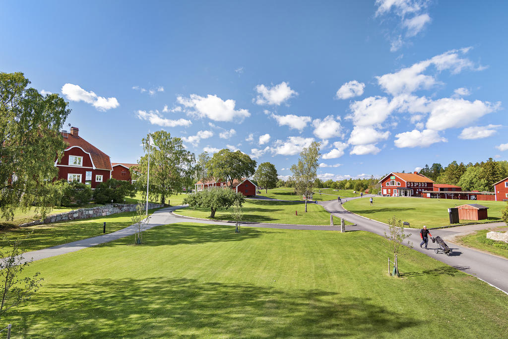 Wäsby golf är en modern golfanläggning där fina träningsområden samsas med fornminnen och kulturhistoria i samma vackra förpackning.