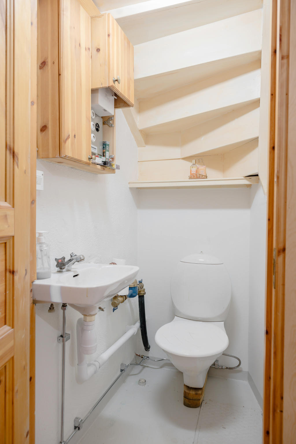 Toalettrum, källare.