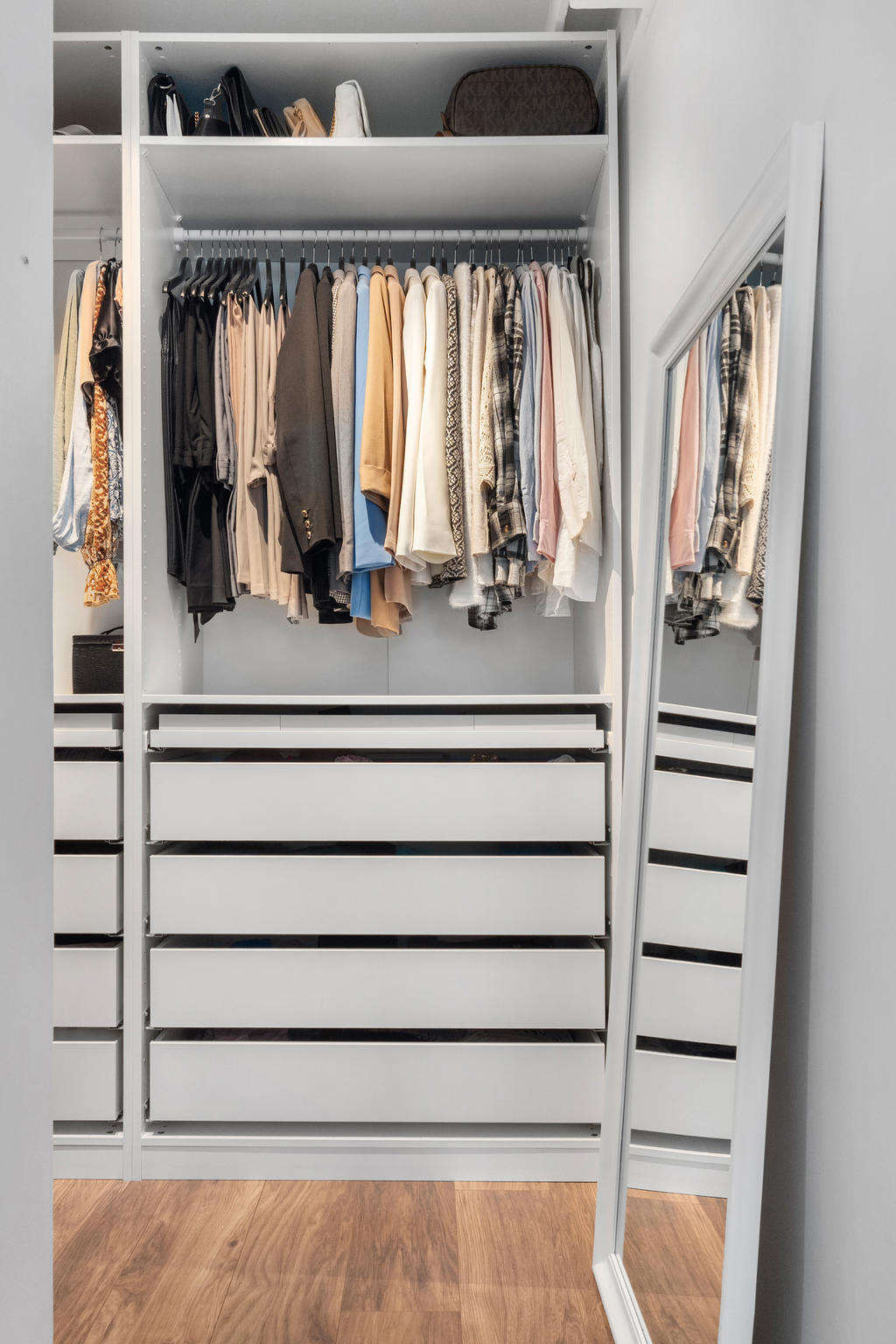 Walk-in closet 