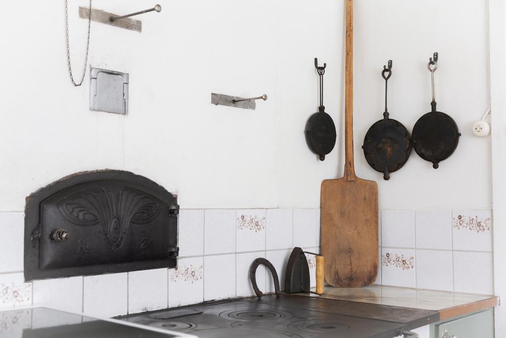 Vedspis och bakugn