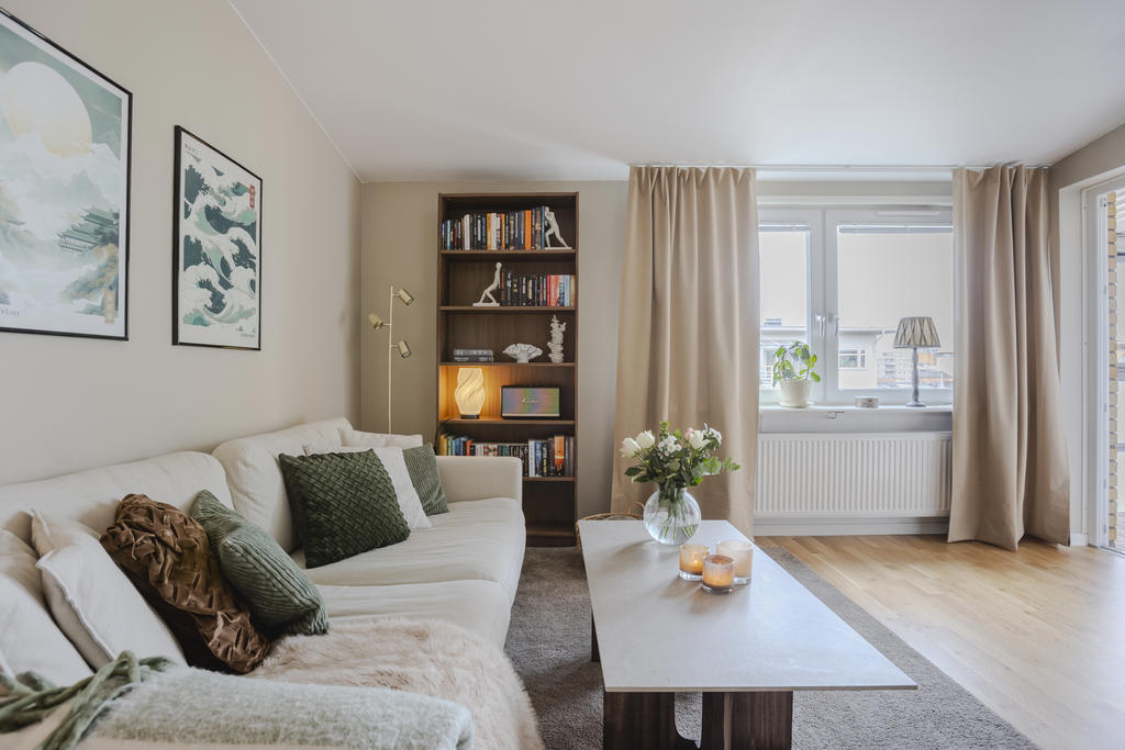 Här finns plats för större soffa