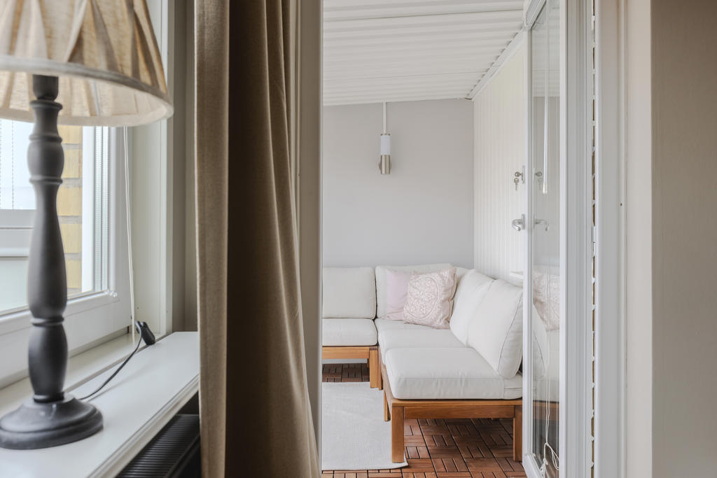 Utgång till inglasad balkong