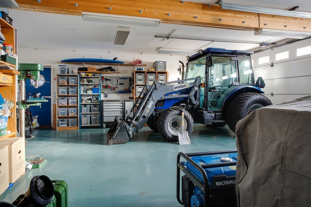 Dubbelgarage med plats för traktor