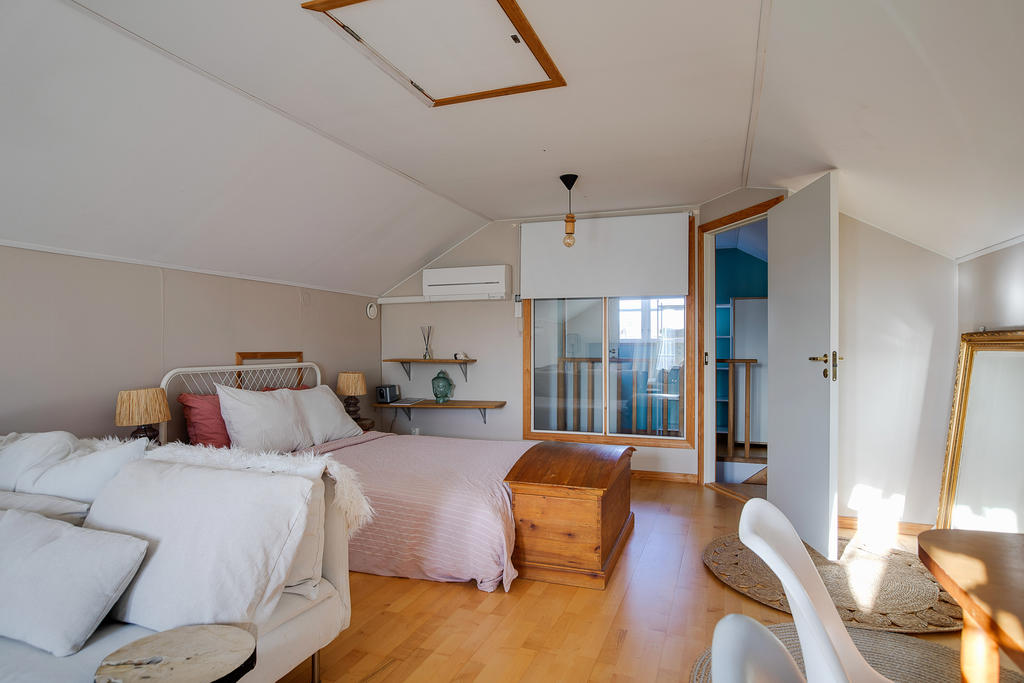 Vinterbonad lägenhet över garage, luft/luftvärmepump