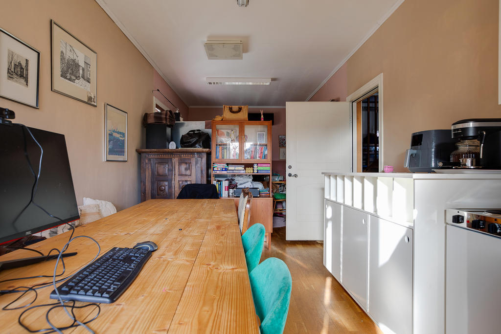 Kontor med toalett och pentry