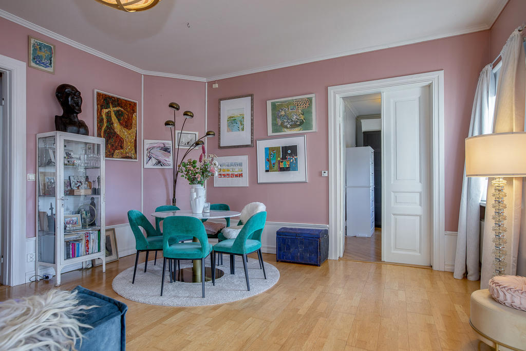 Matplats i vardagsrum 