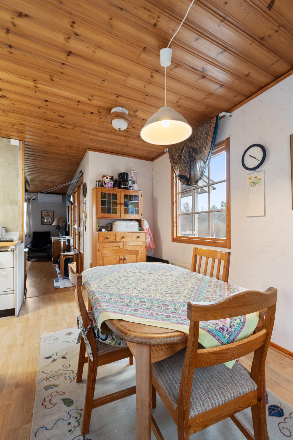 Matplats i anslutning till köket. 