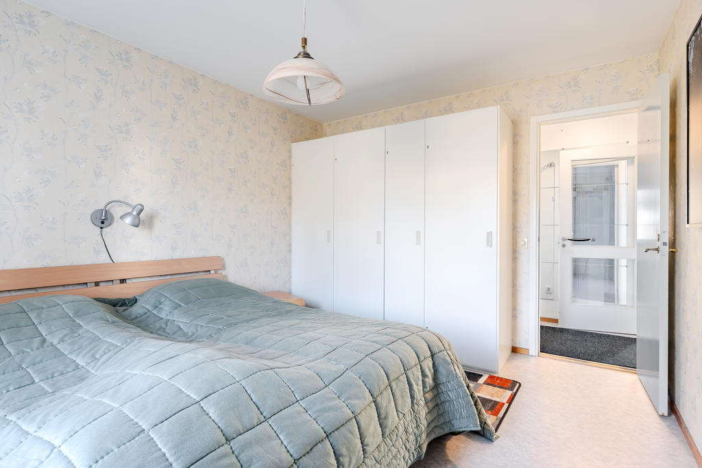 Bra garderober i sovrummet.