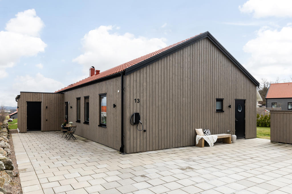 Parkering för två till tre bilar