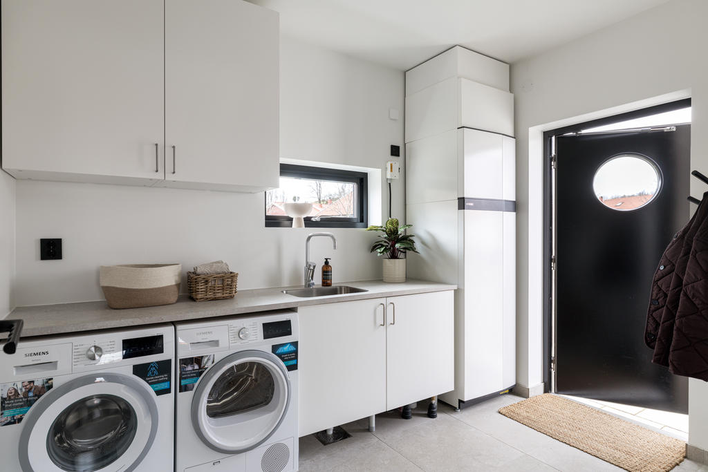 Praktisk och rymlig groventré med tvättavdelning