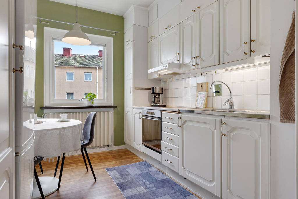 Kök i vitt med allt du behöver