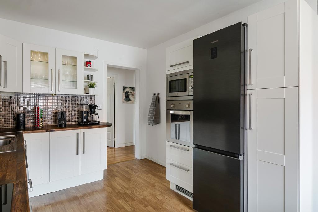 Snyggt med inbyggd ugn och micro. 