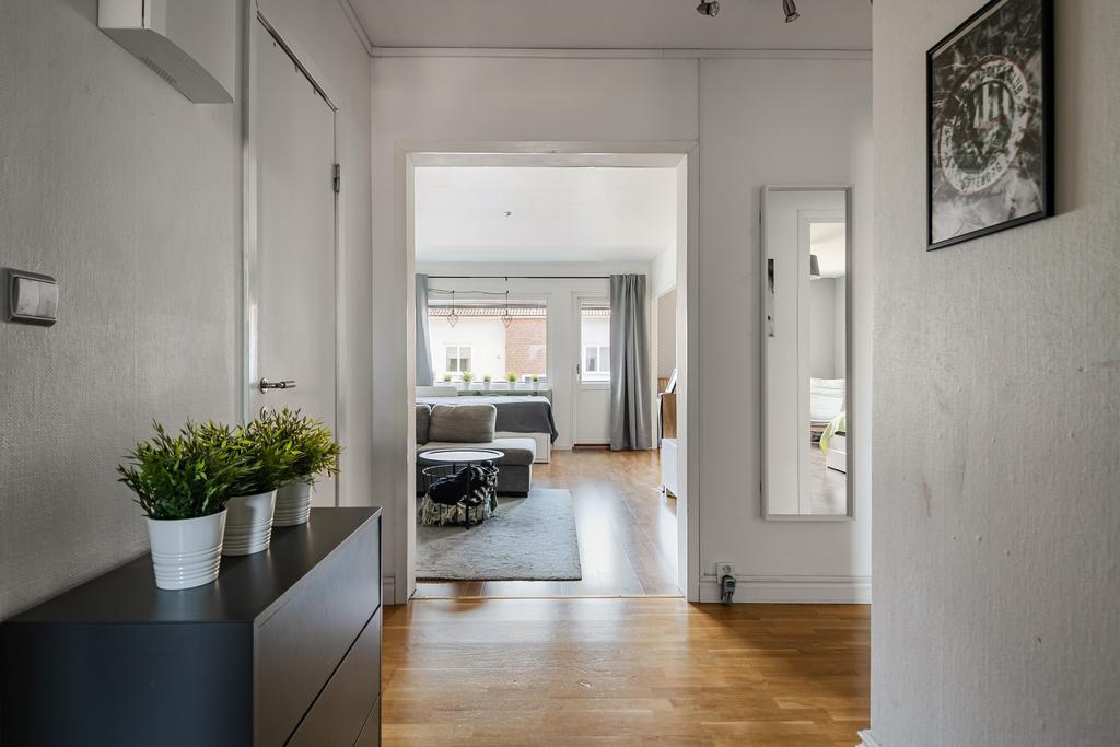 Vy in mot vardagsrum. 