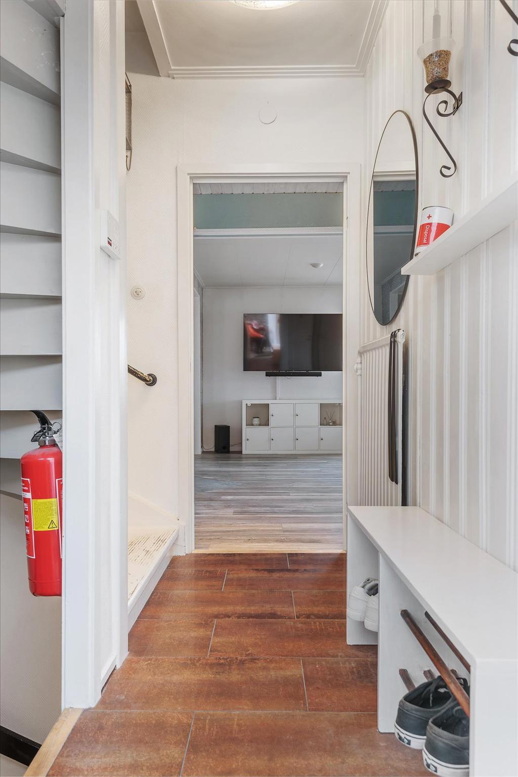 Vy från entré mot vardagsrum