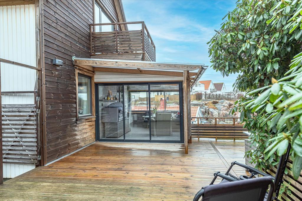 Altan med vy mot uterum 