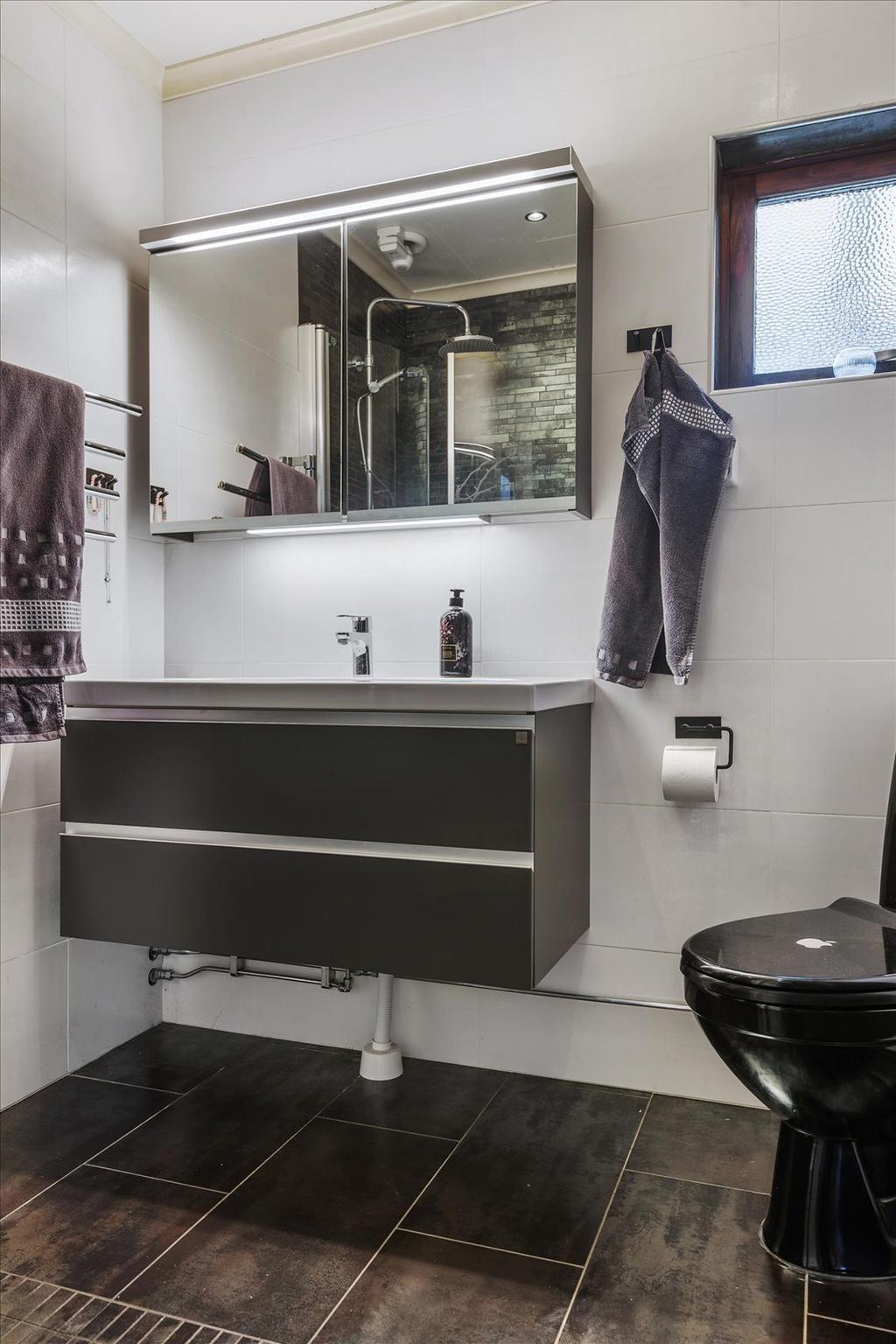 Badrum med dusch, entréplan