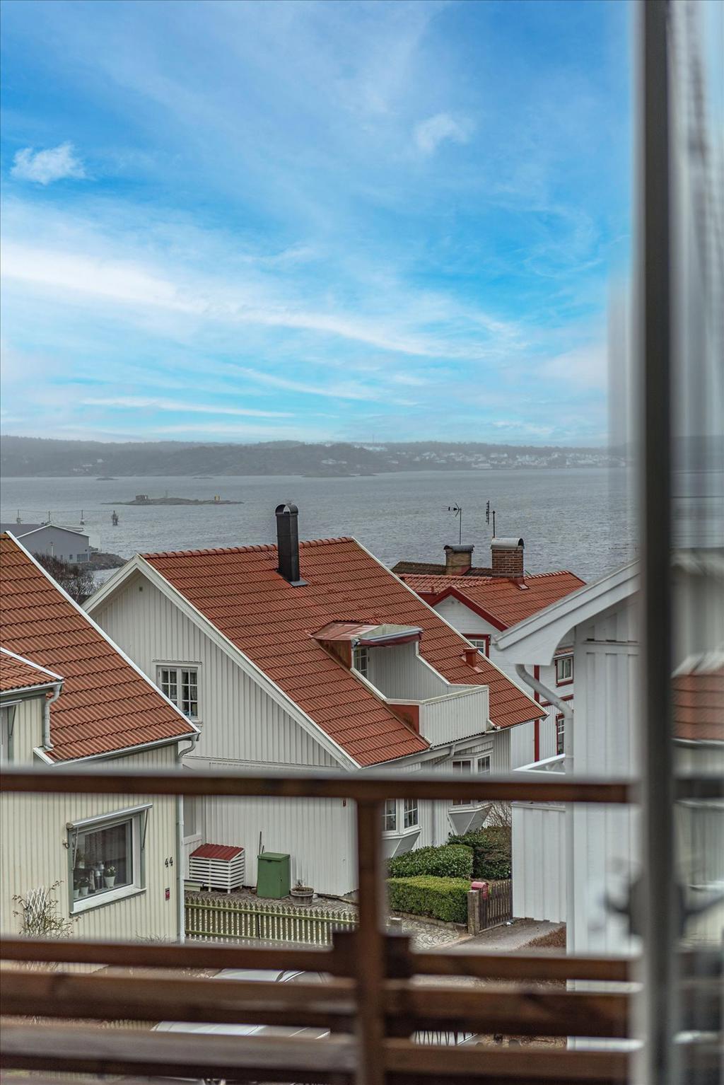 Utsikt från balkong via master bedroom