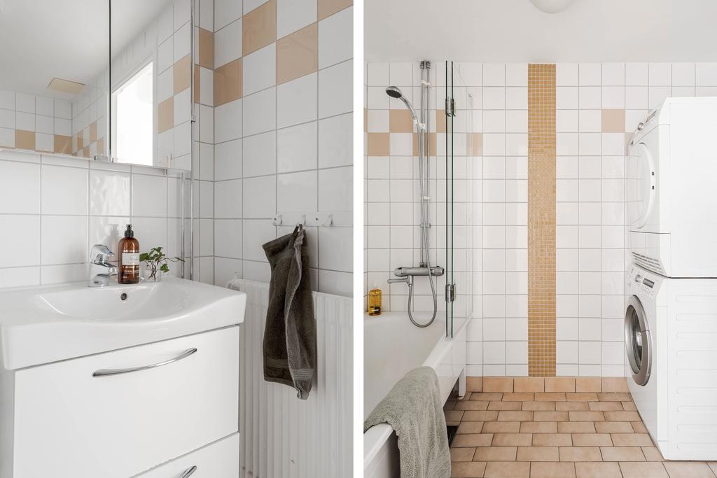 Helkaklat badrum med tvättpelare