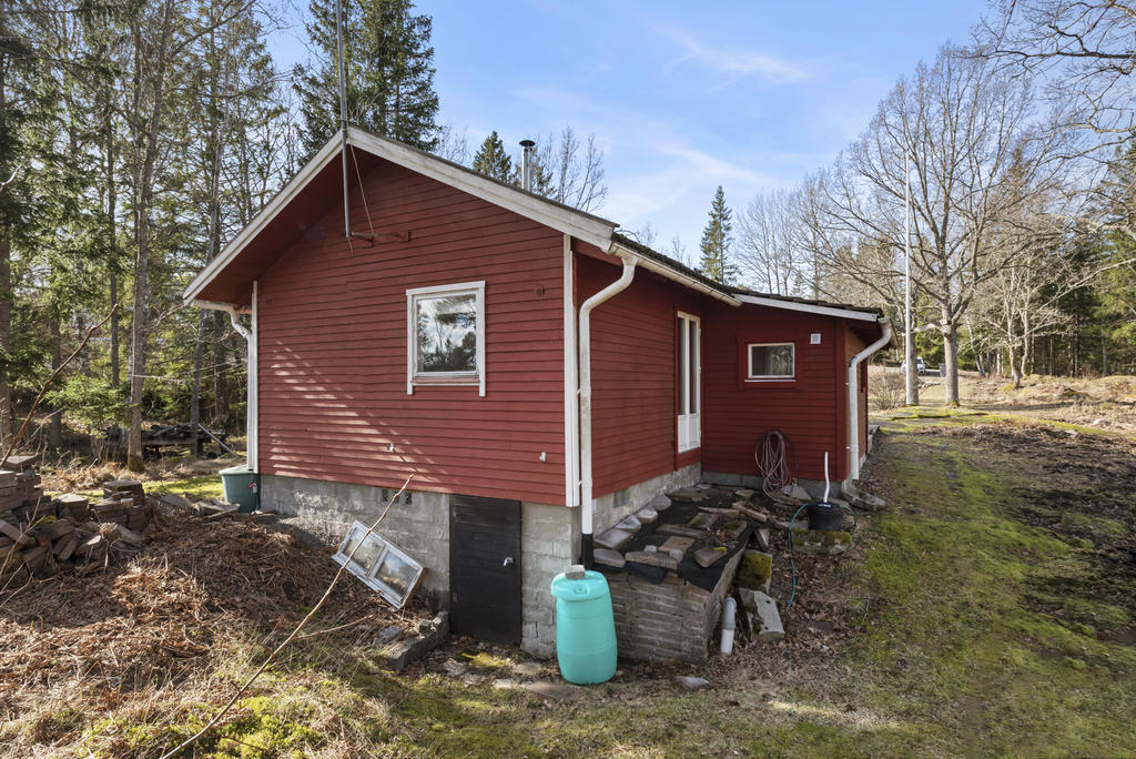 Baksidan med källardel