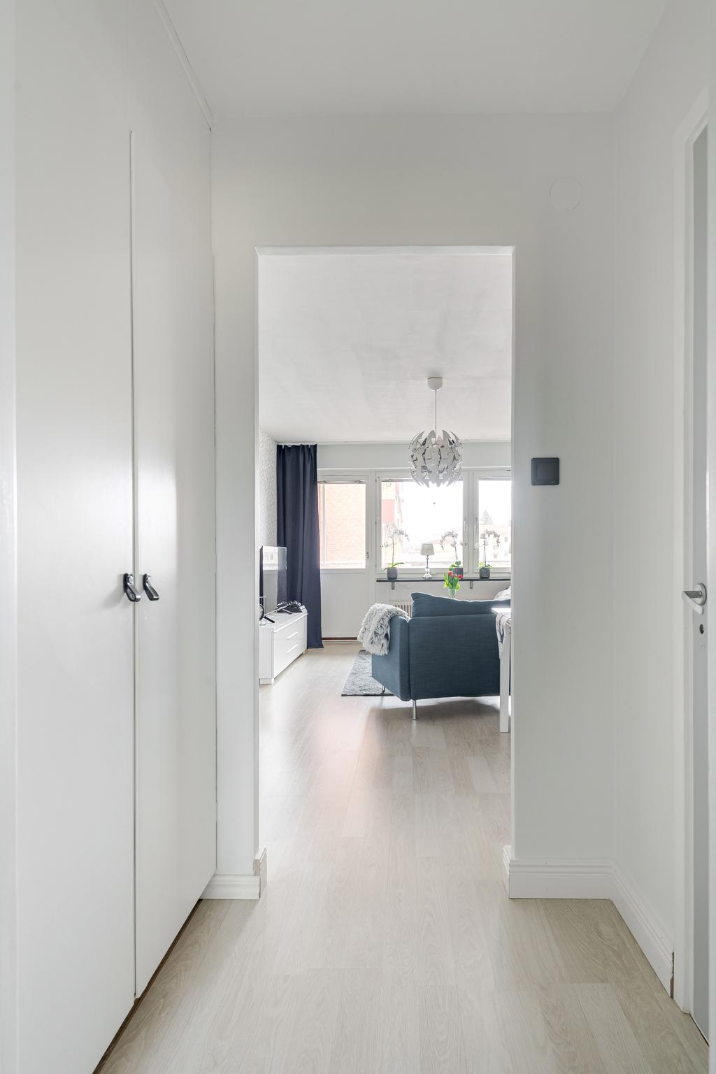 Förvaring mellan vardagsrum och sovrum