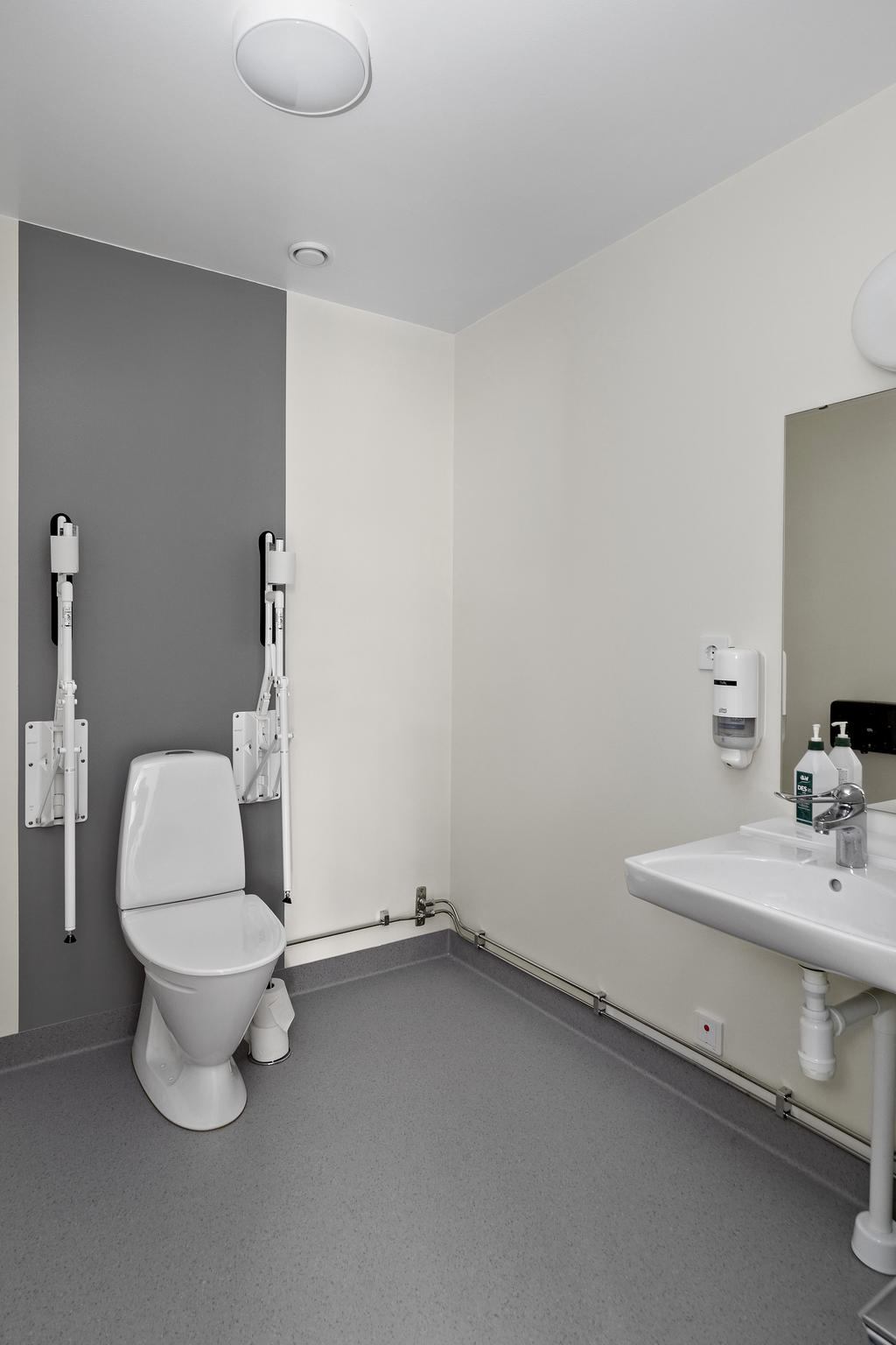 Handikappvänlig toalett i anslutning till samlingslokal