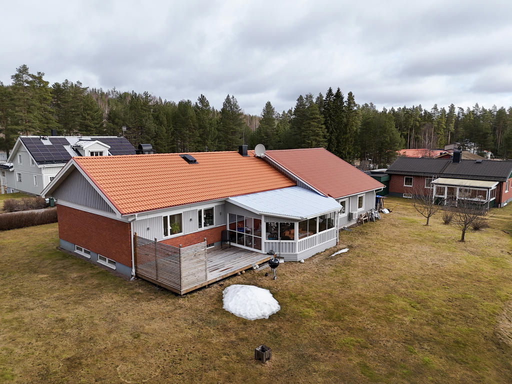 Fina uteplatser mot trädgården