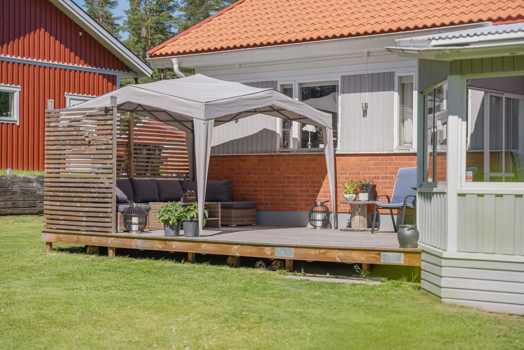 Soldäck i anslutning till verandan