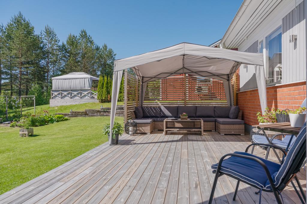 Fint soldäck intill verandan