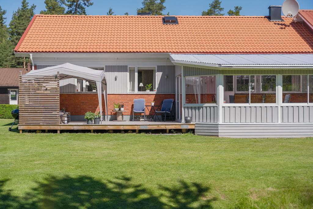 Fina uteplatser mot trädgården