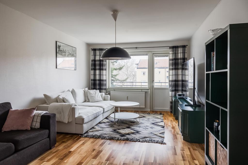 Vardagsrum mot balkong