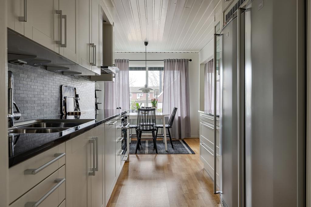 Kök mot matplats