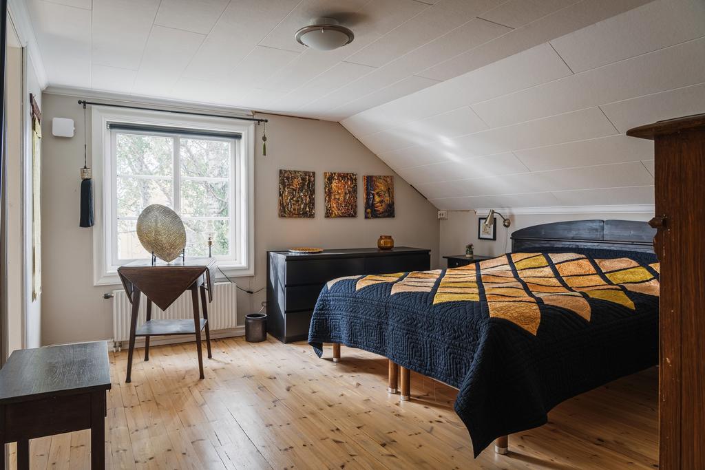 Sovrum 1 på övre plan