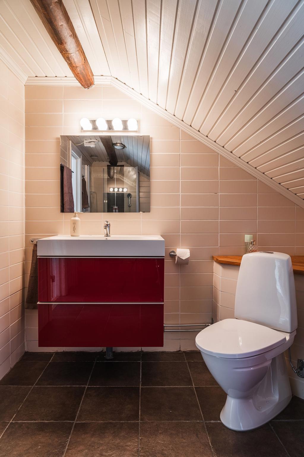 Badrum/tvättstuga på övre plan