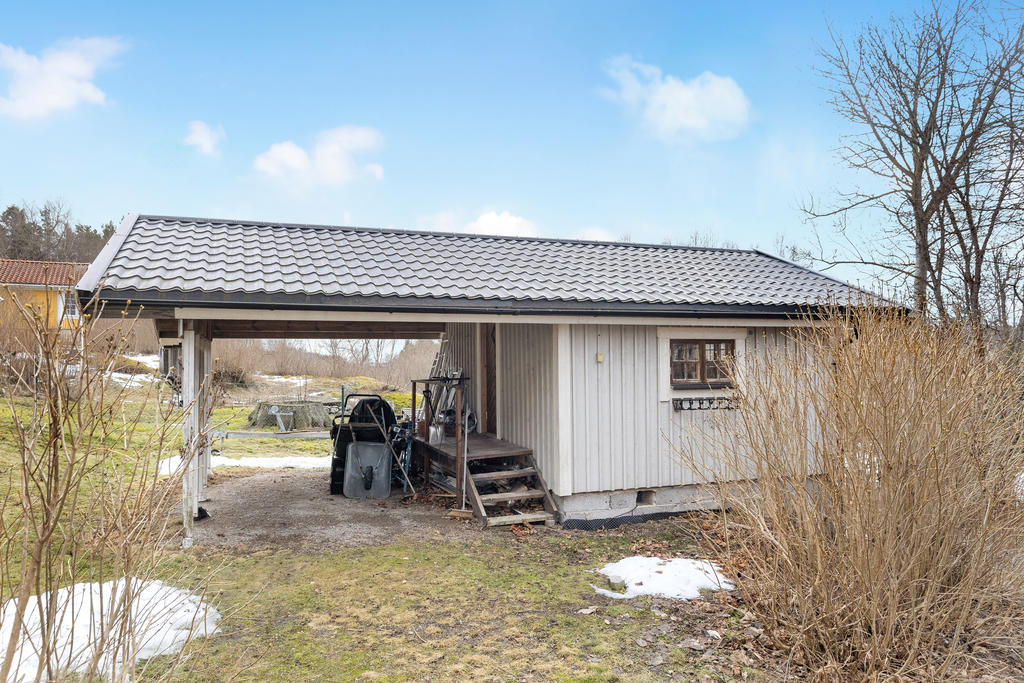 Gäststuga/carport/förråd