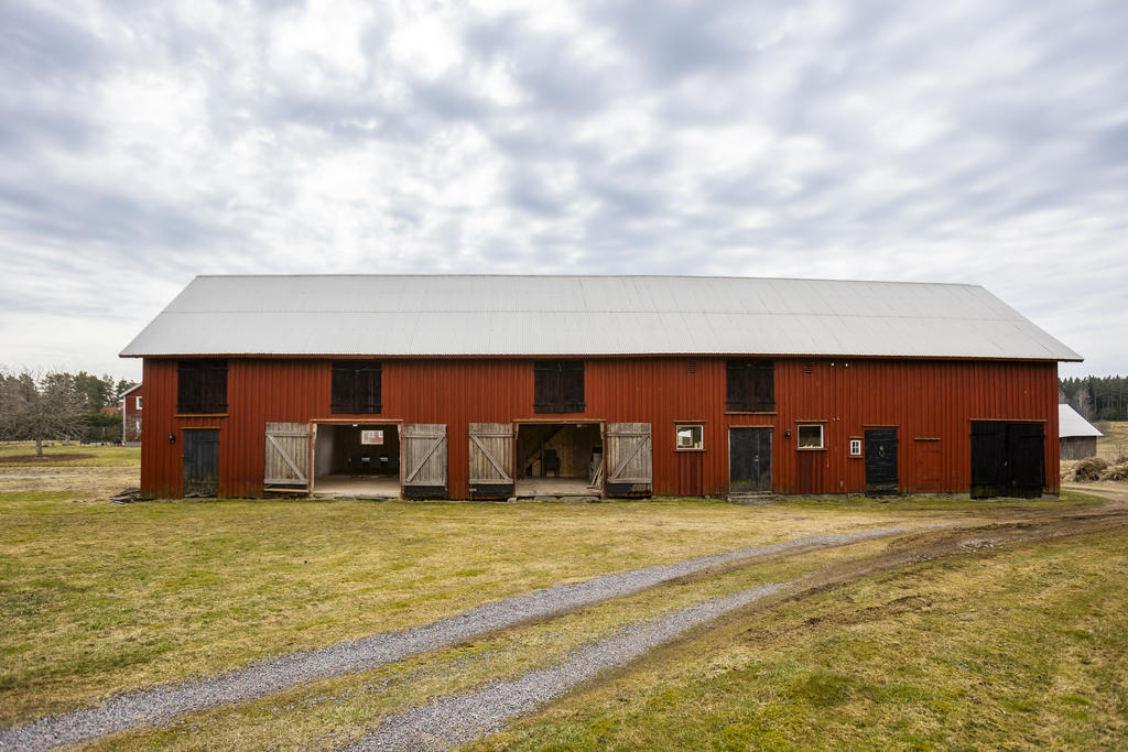 Lada i gott skick med egen verkstad på nedervåning