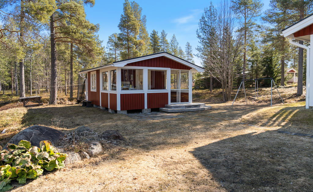 Sovstuga med inglasad altan