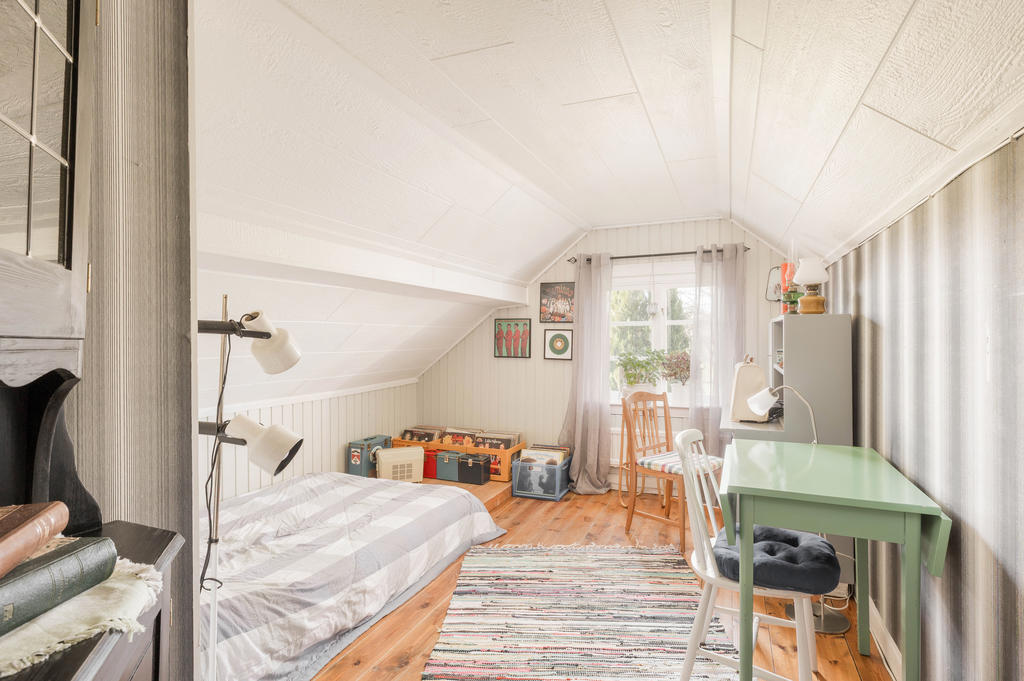 Sovrum 2 (övervåning)